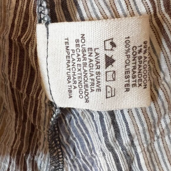 Peplum top with flutter sleeves - Picture 7 of 8